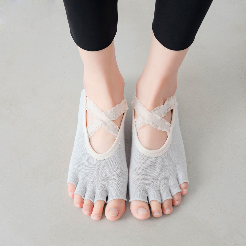 ห้านิ้วถุงเท้าโยคะลูกไม้ Cross - Pilates Yoga Gym บทวิจารณ์และราคา